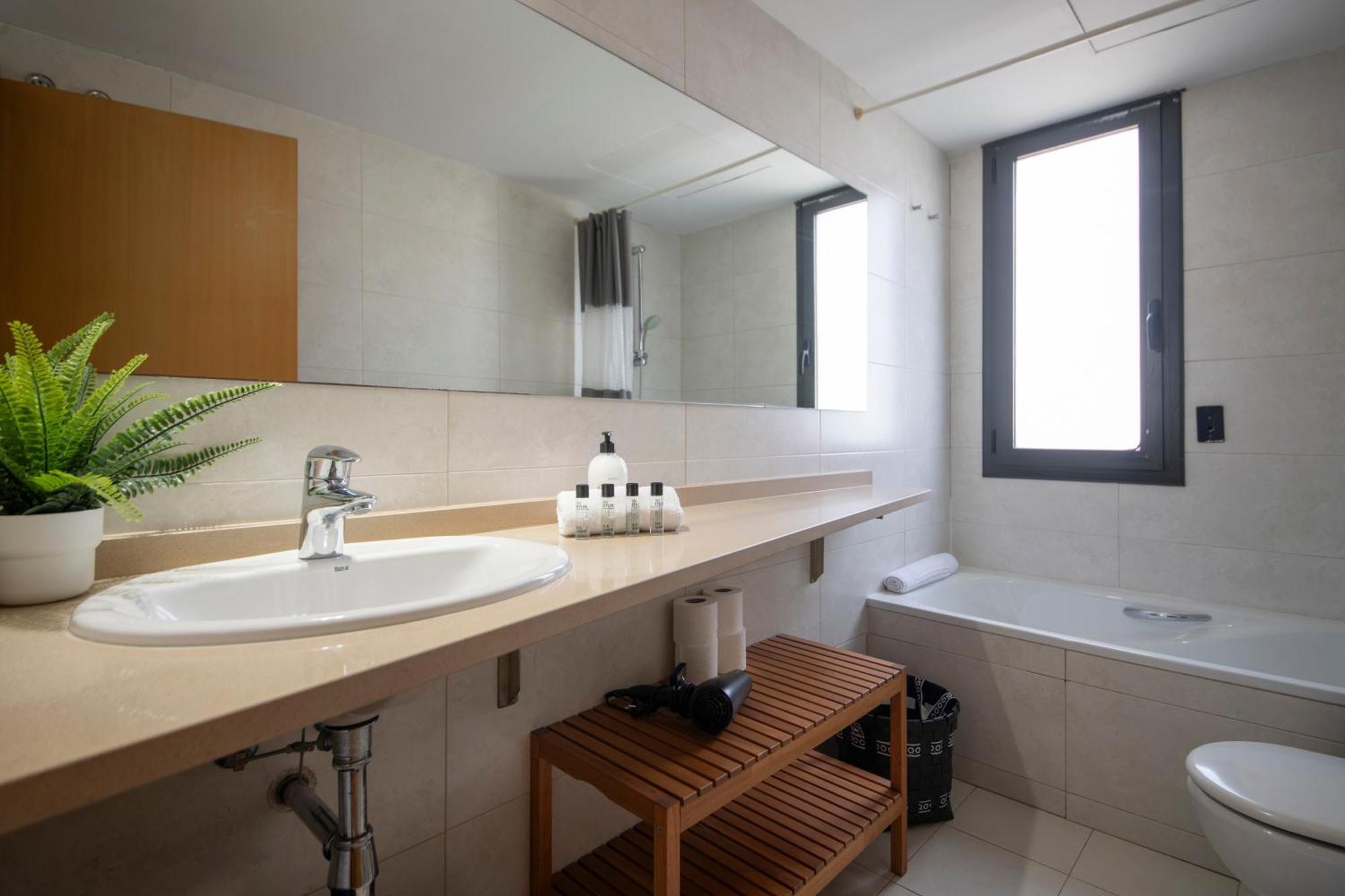 You Stylish Beach Apartments Барселона Экстерьер фото